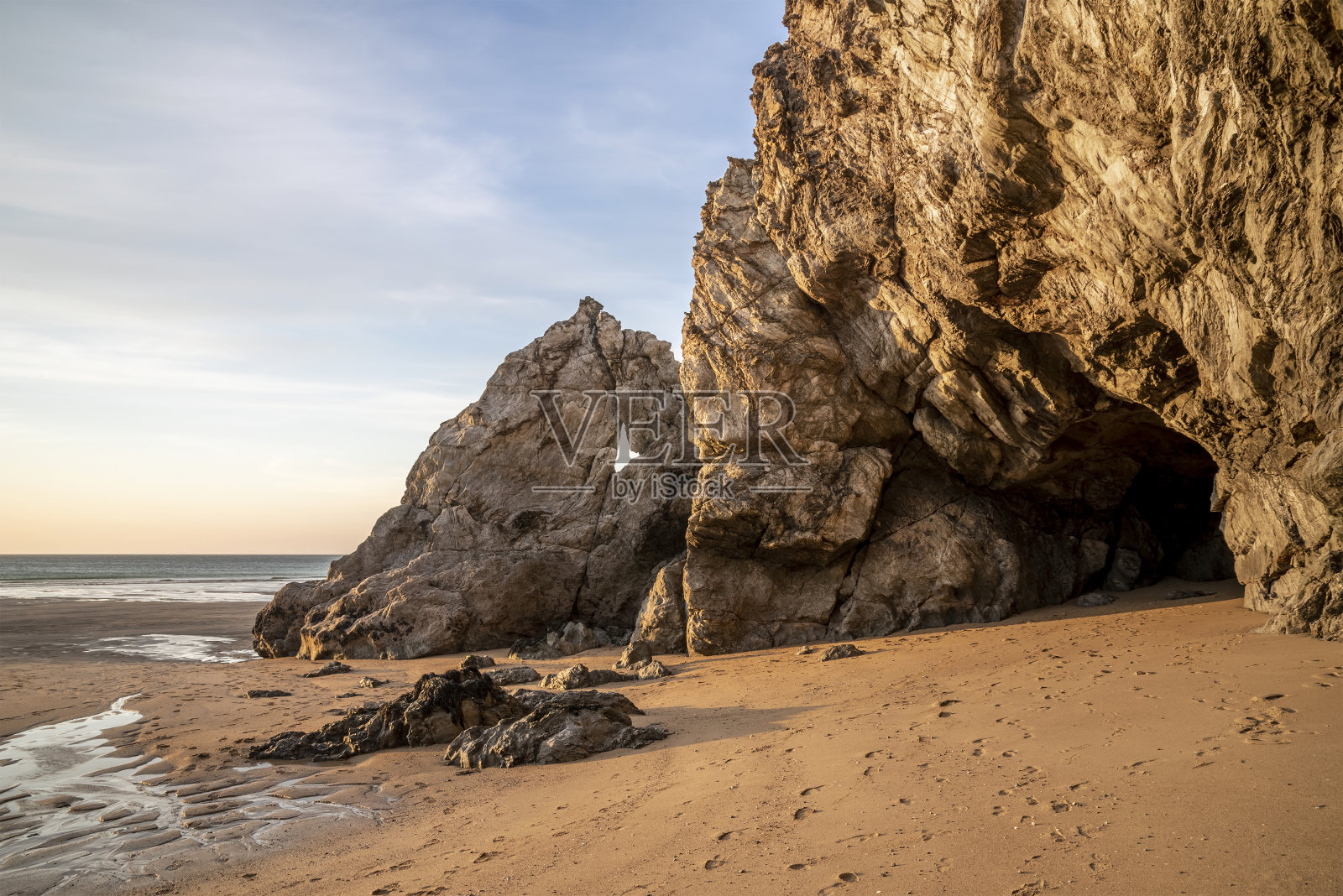 绝对美丽的风景图片霍利韦尔湾海滩在英国康沃尔在金色的霍朱尔日落在春天照片摄影图片