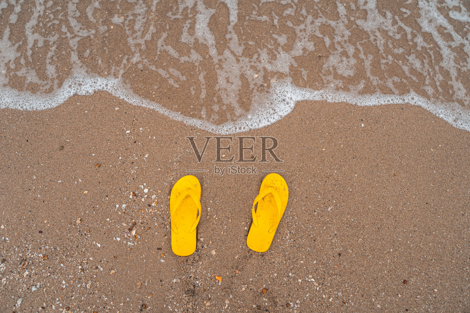 岛上的海滩在一个雨天照片摄影图片