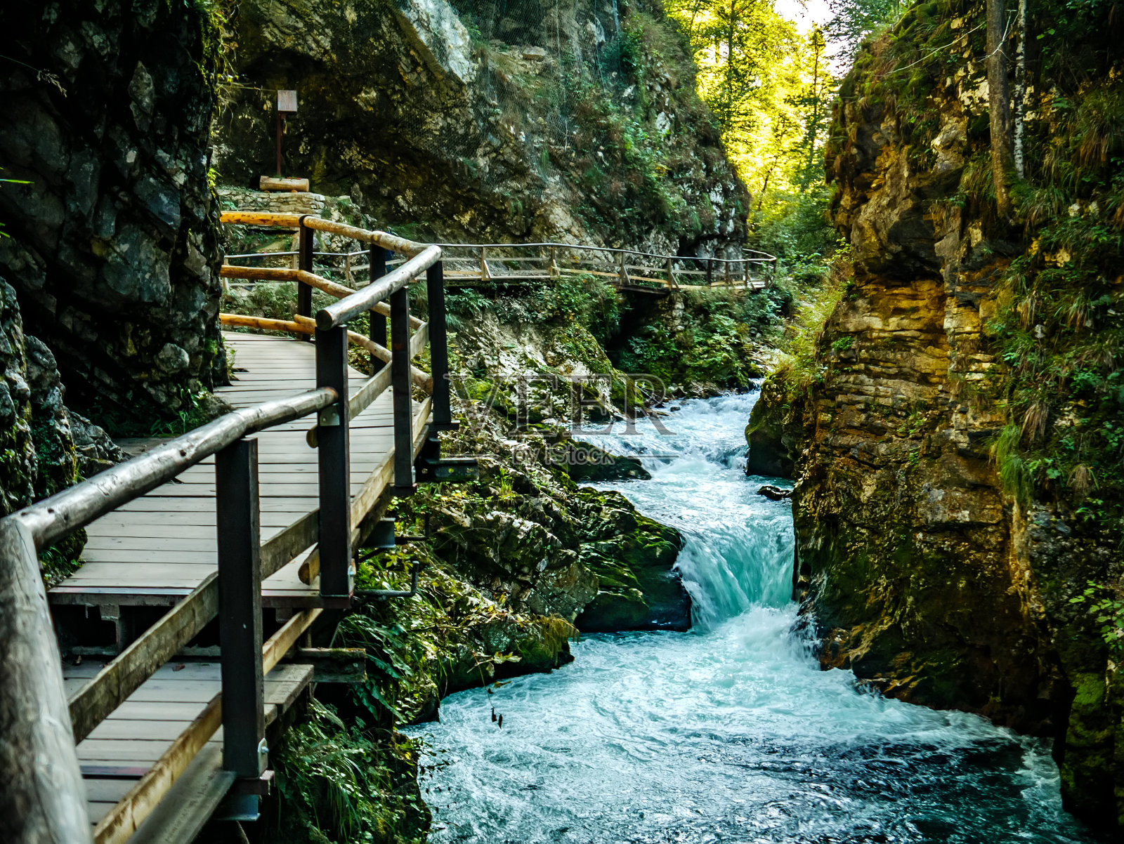 斯洛文尼亚Vintgar峡谷瀑布步道的景色照片摄影图片