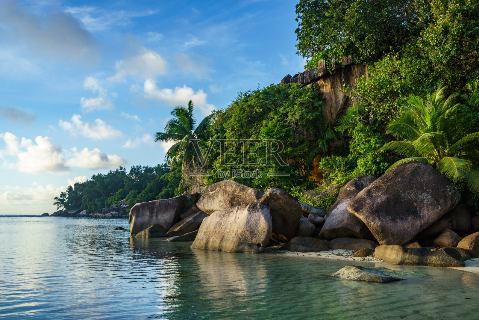 塞舌尔美丽的田园诗般的天堂海滩照片摄影图片