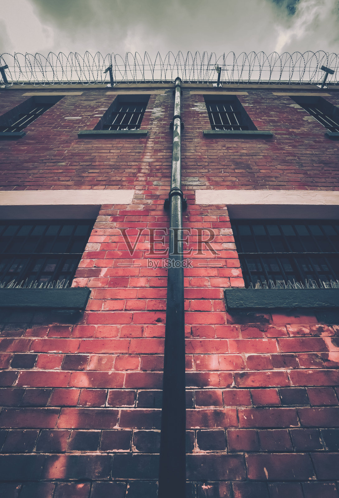 旧窗红墙，复古风格照片摄影图片