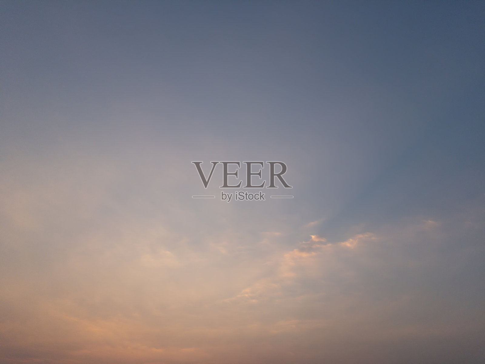 天空傍晚，夕阳西下照片摄影图片