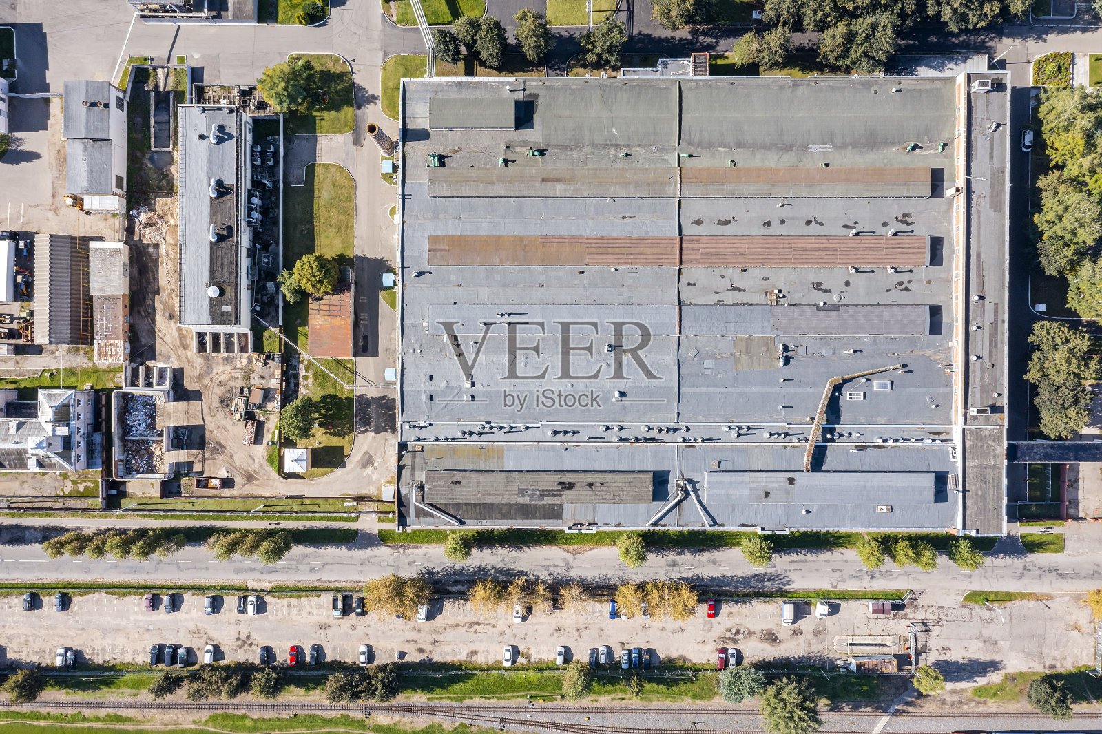 郊区大型工业仓库和厂房群的无人机视图照片摄影图片