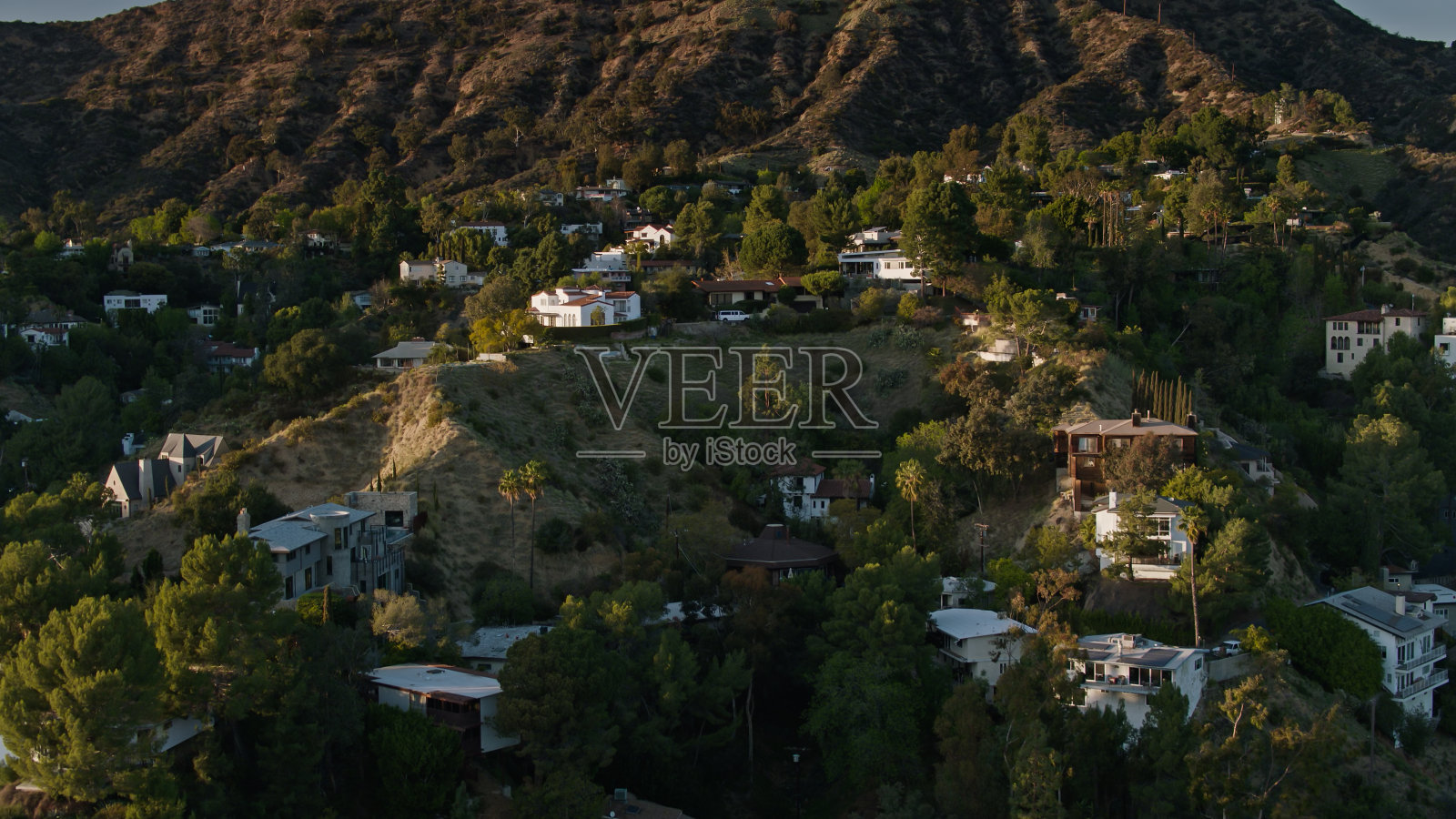 好莱坞山上的高档住宅-空中照片摄影图片