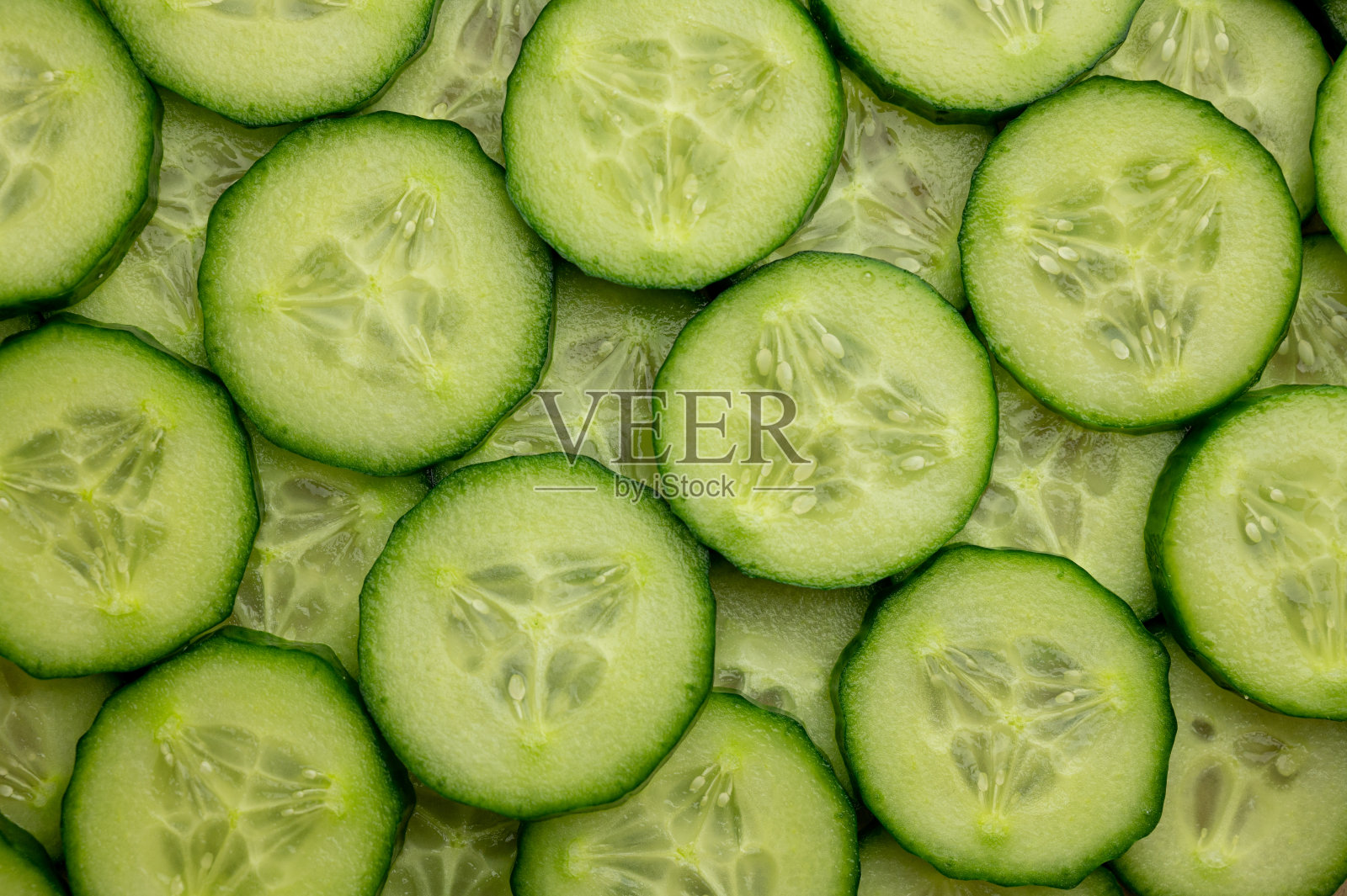 鲜黄瓜片背景。健康的有机食品照片摄影图片