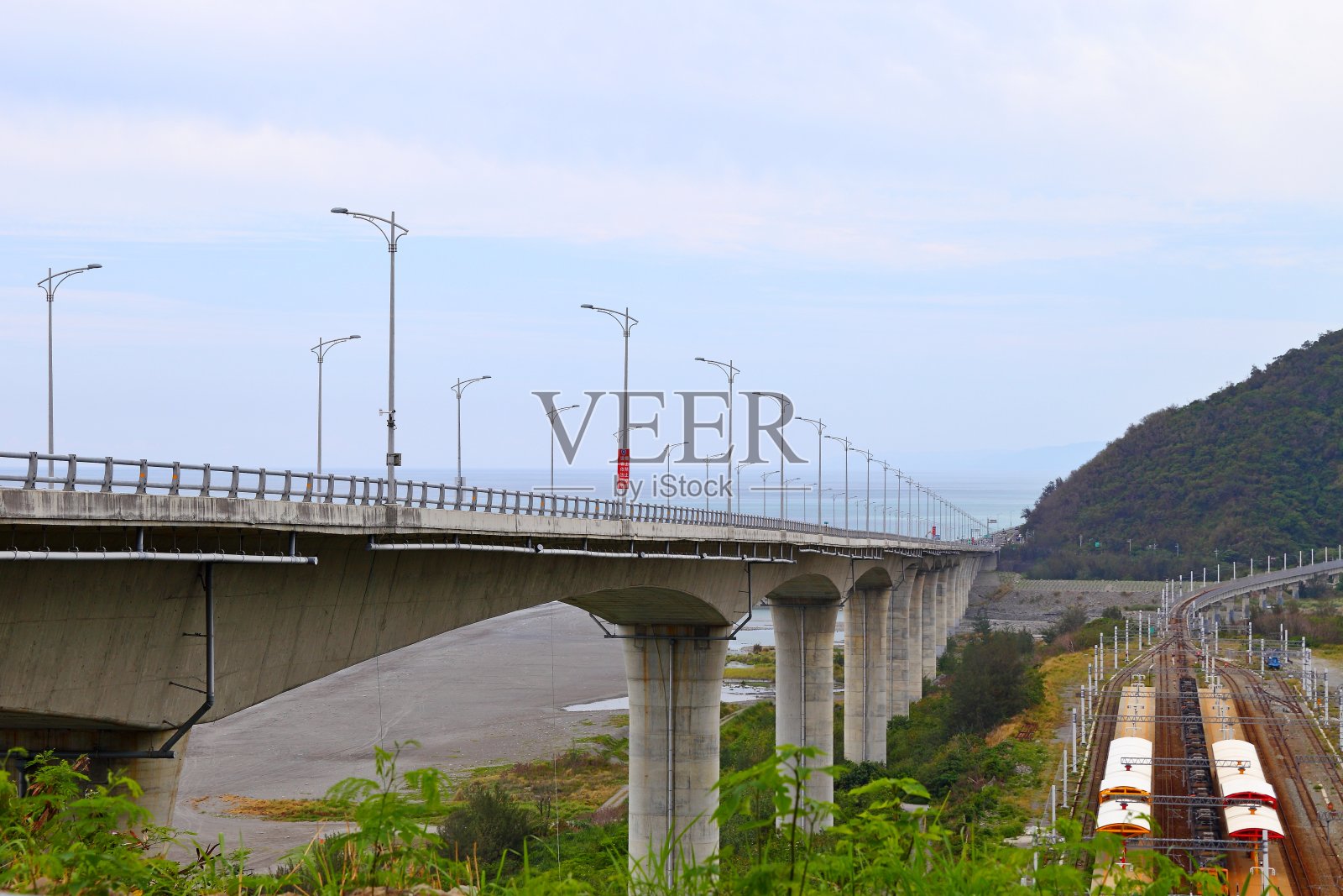 台东金伦桥泰玛利乡，一座美丽的桥，照片摄影图片