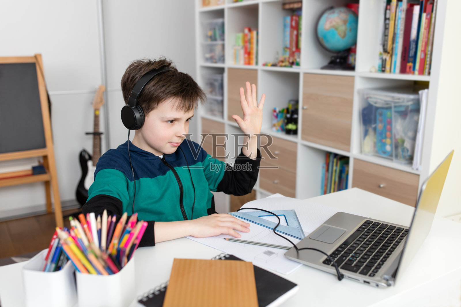 家庭教育男孩照片摄影图片