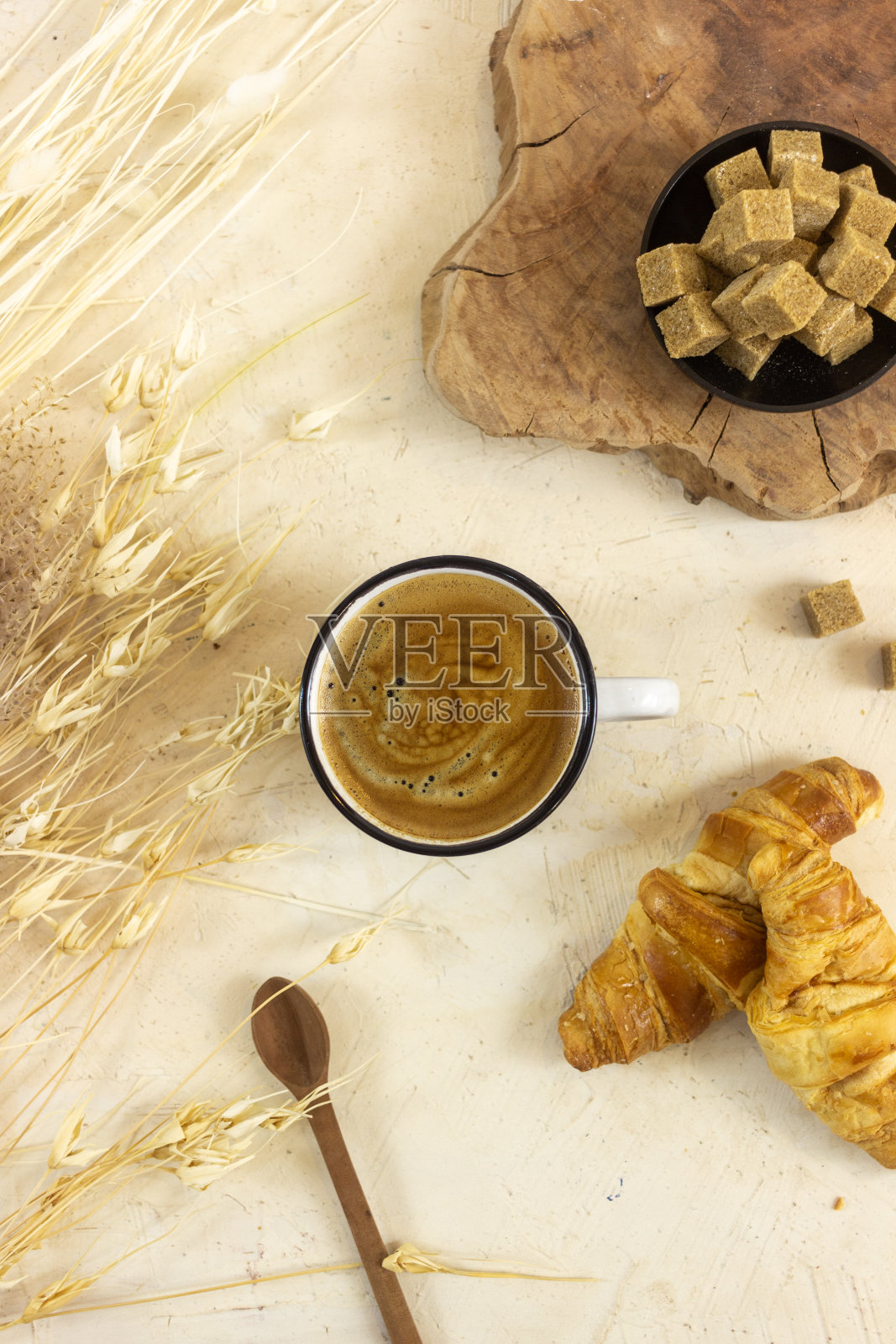 咖啡杯上的米色背景俯视图照片摄影图片