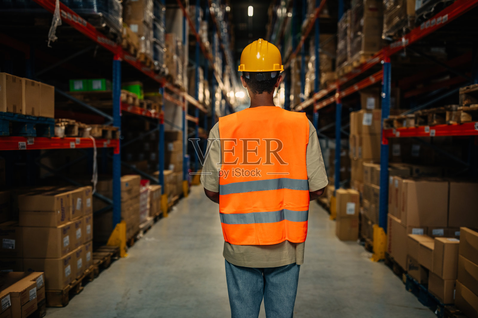 仓库工人在工作照片摄影图片