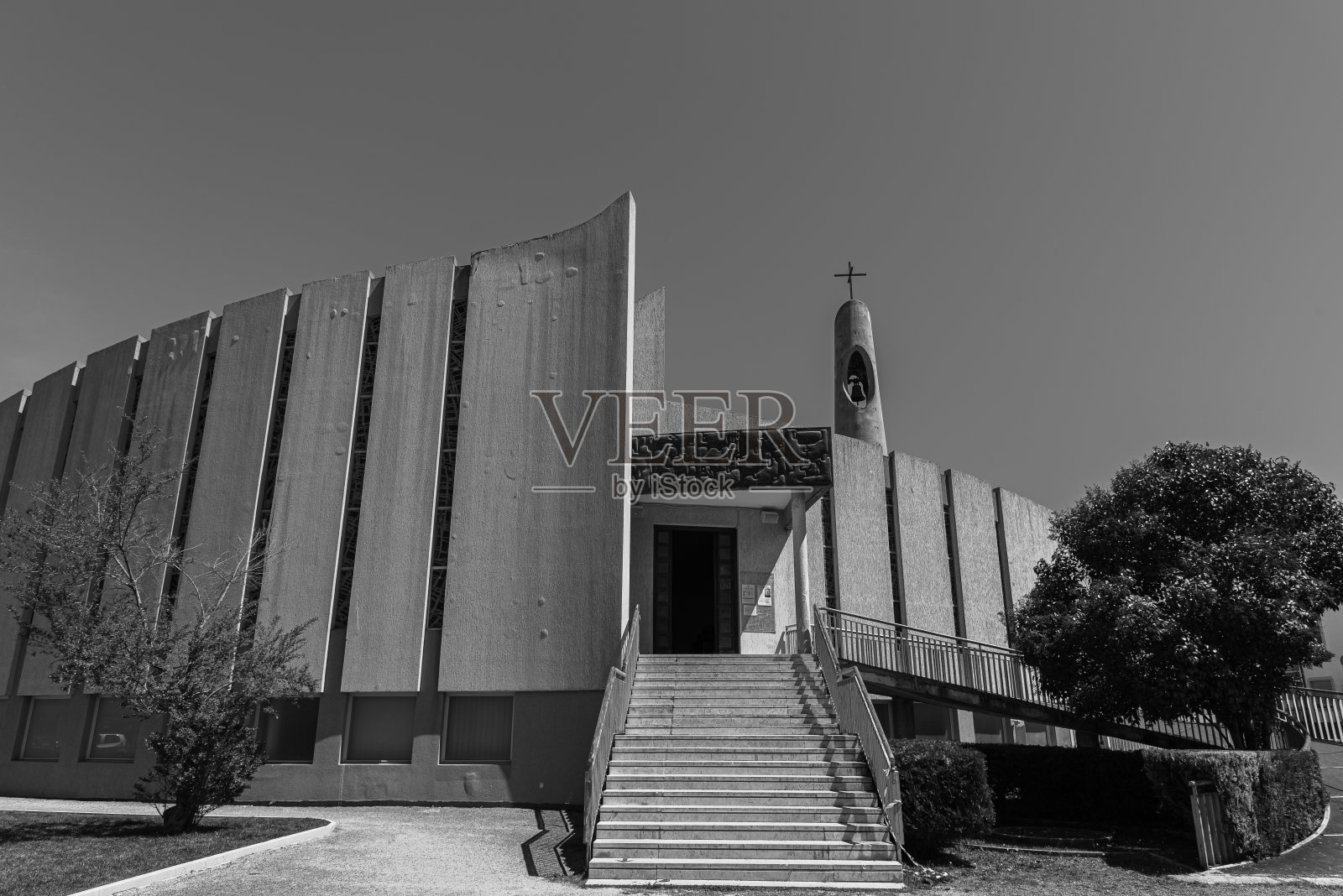 伊塞尔尼亚，莫利塞。圣玛丽亚阿松塔教堂照片摄影图片