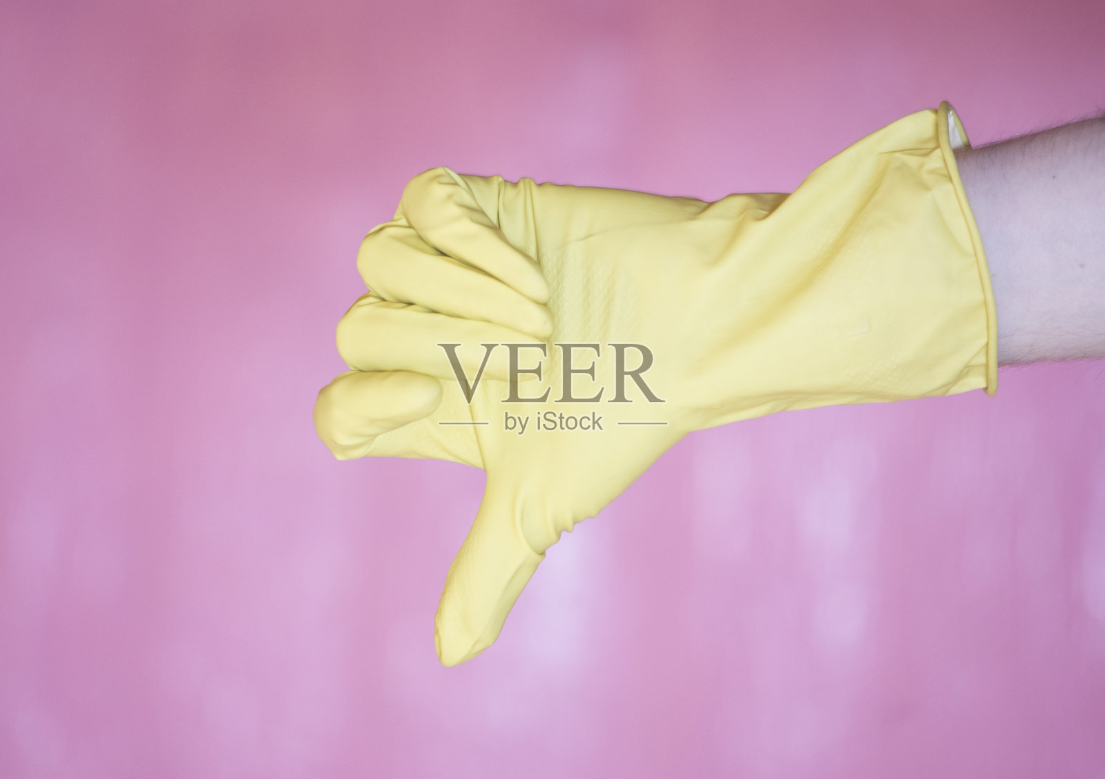 拇指向下的消极手势照片摄影图片