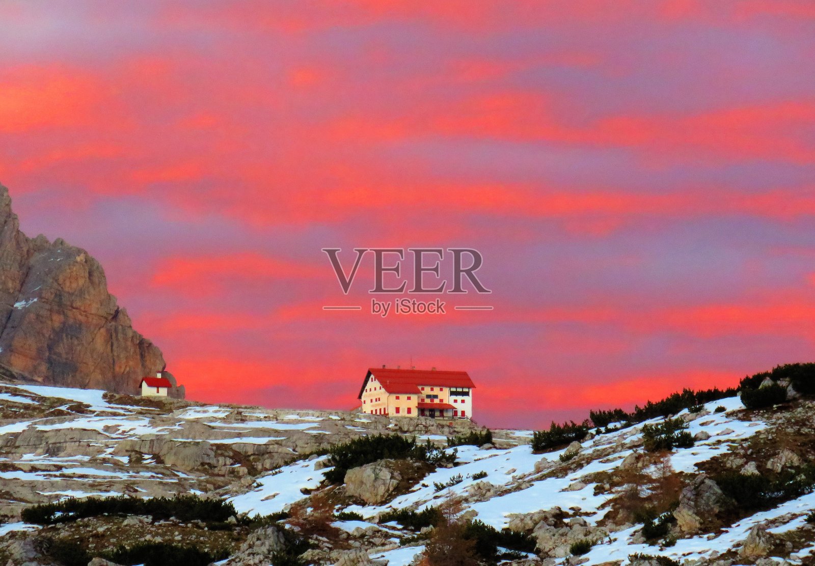 落日白云石山脉照片摄影图片