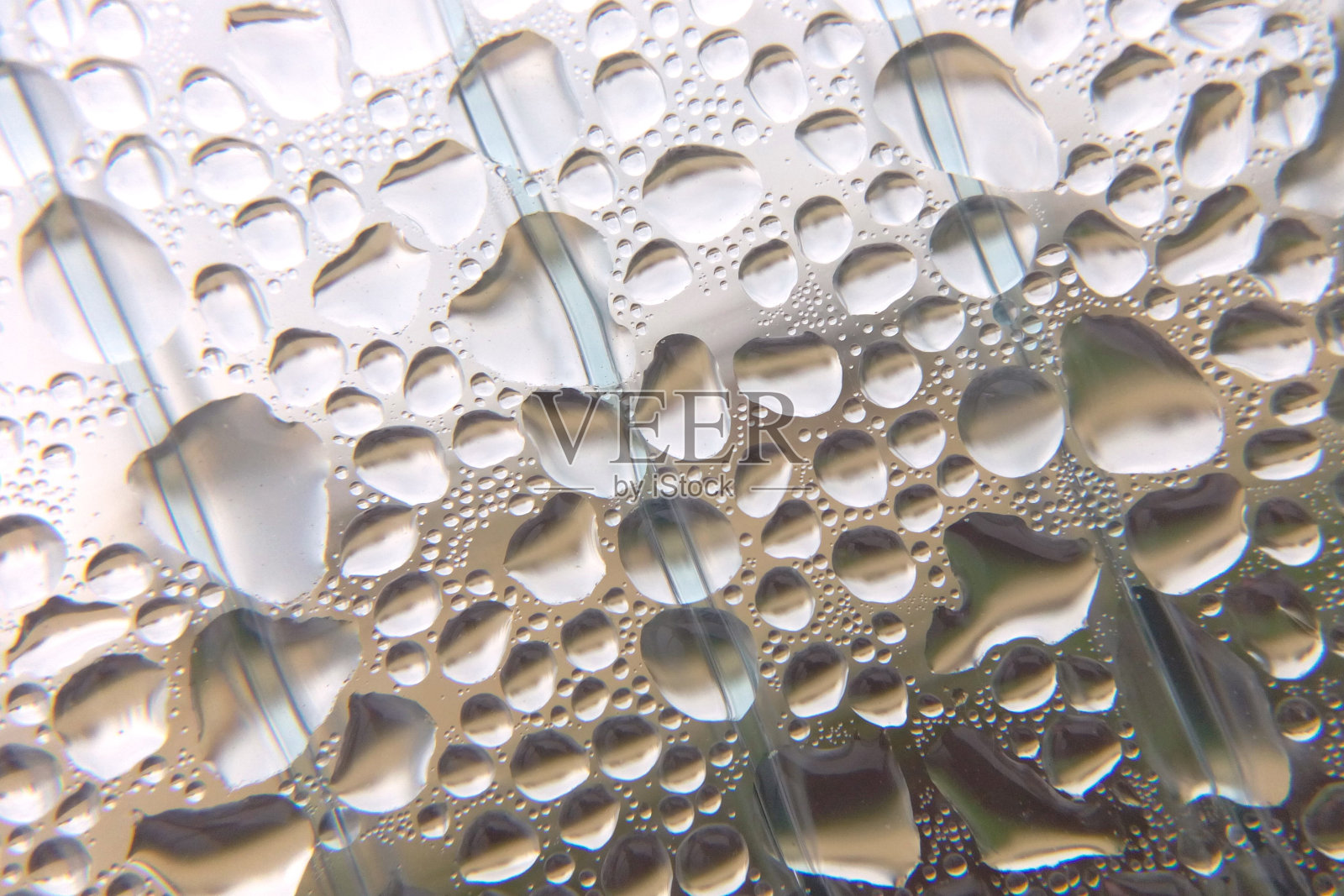 滴在金色的玻璃近距离模糊的背景照片摄影图片