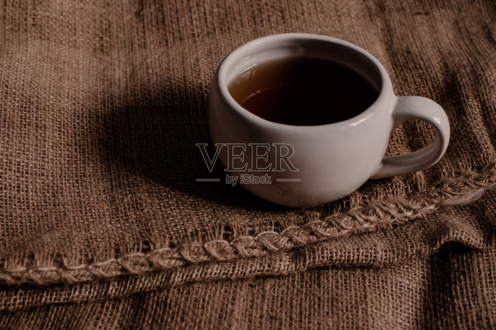 一杯热茶照片摄影图片