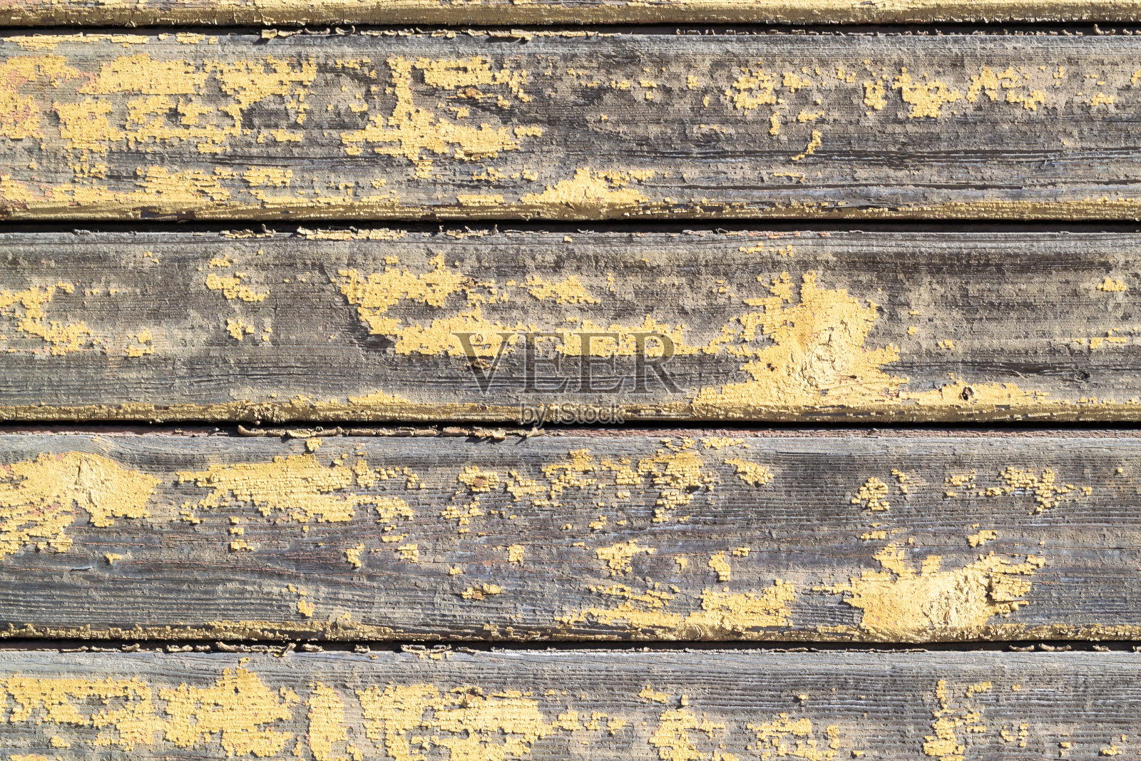 黄色木墙剥落。老涂板。纹理背景。照片摄影图片