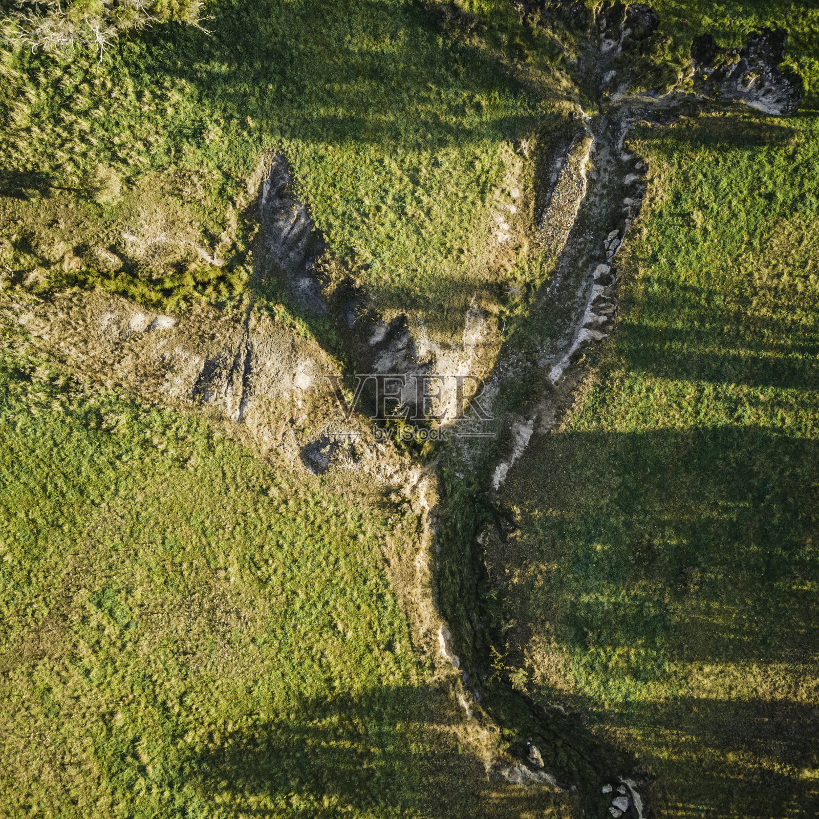 小溪侵蚀，塔瓦，ACT, 2021年5月照片摄影图片