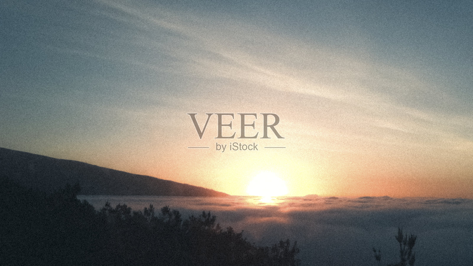 在云层之上照片摄影图片