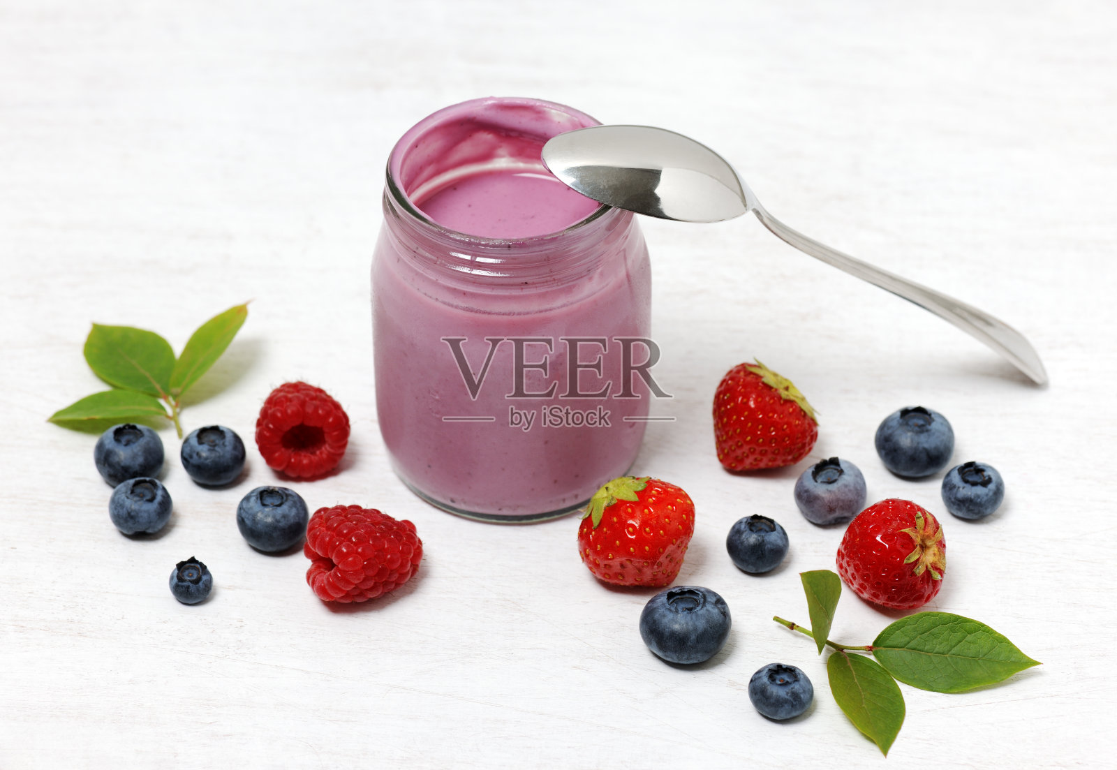 酸奶和草莓照片摄影图片