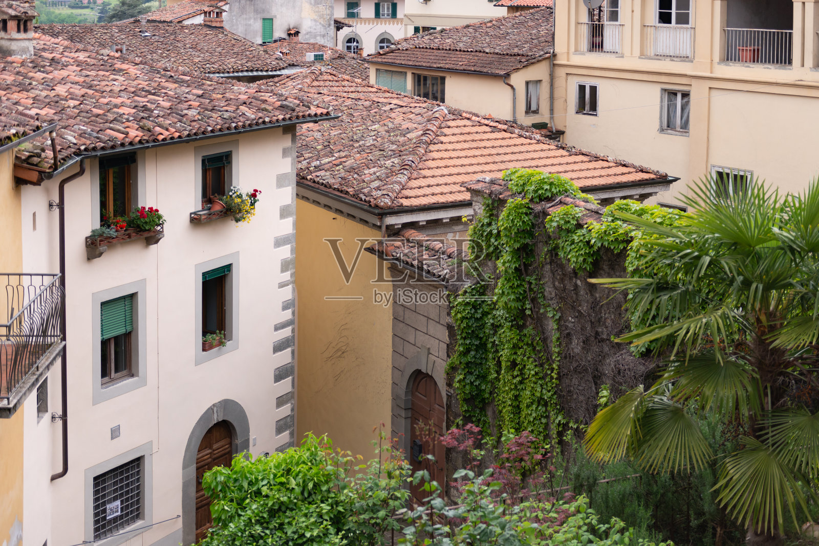 市中心的中世纪建筑照片摄影图片