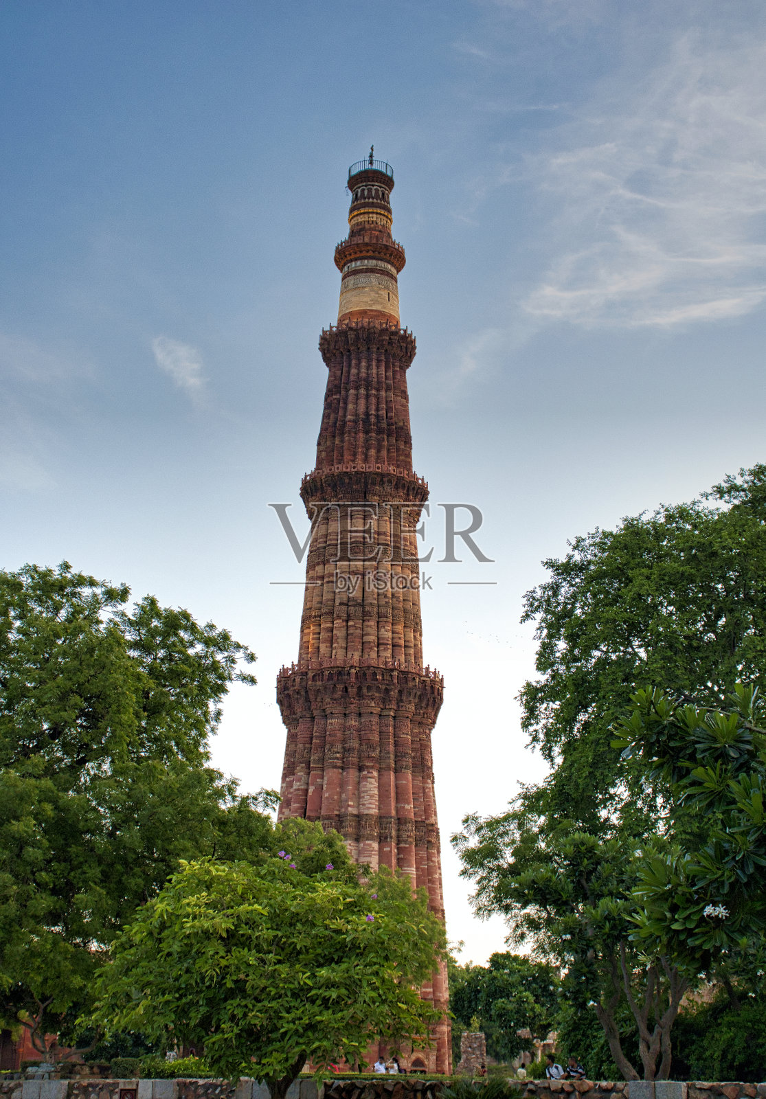 低角度的Qutub Minar照片摄影图片