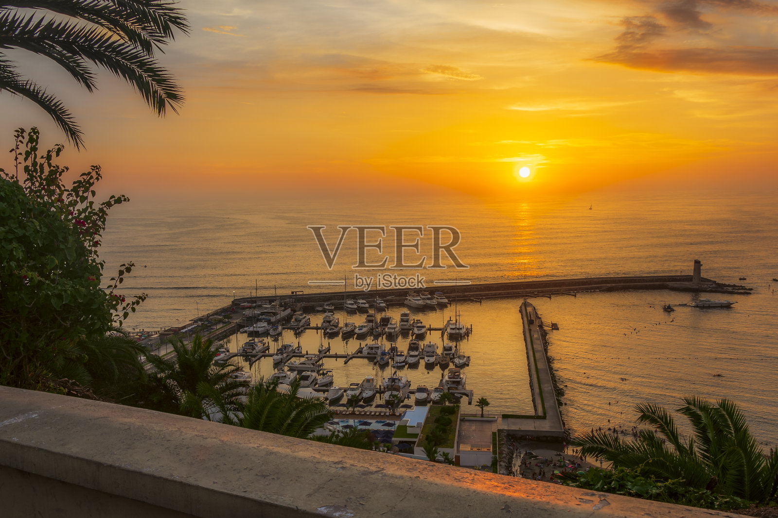 巴兰科码头前的夏日日落照片摄影图片