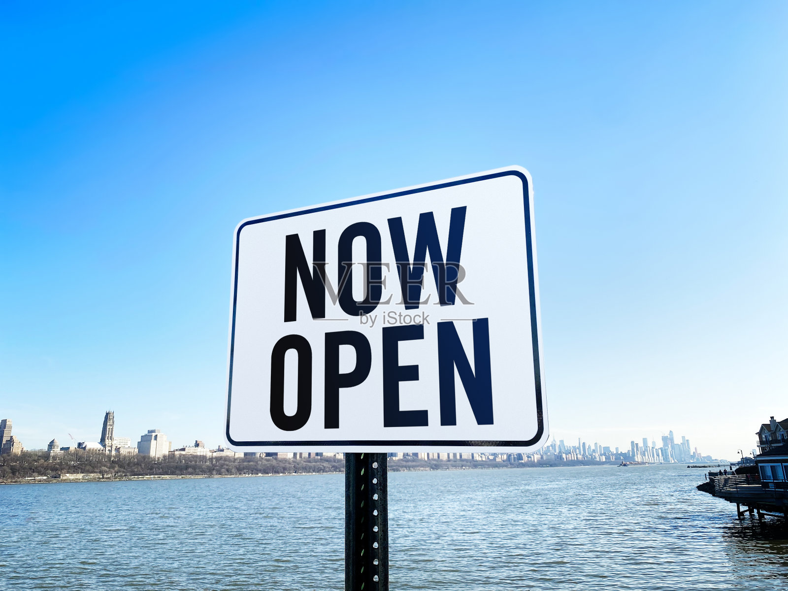 “现在开门”的招牌在纽约照片摄影图片