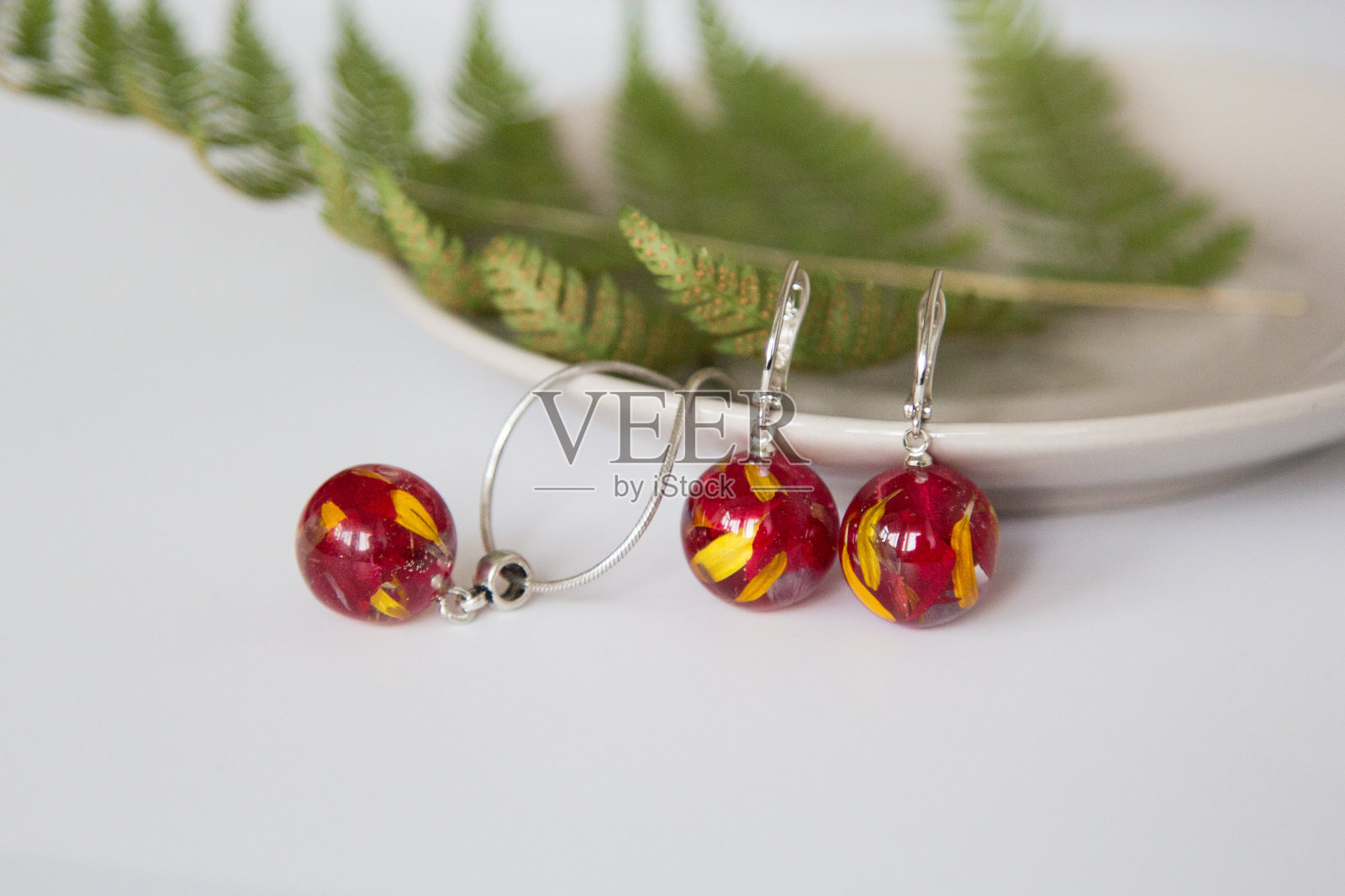 真花环氧树脂，珠宝照片摄影图片