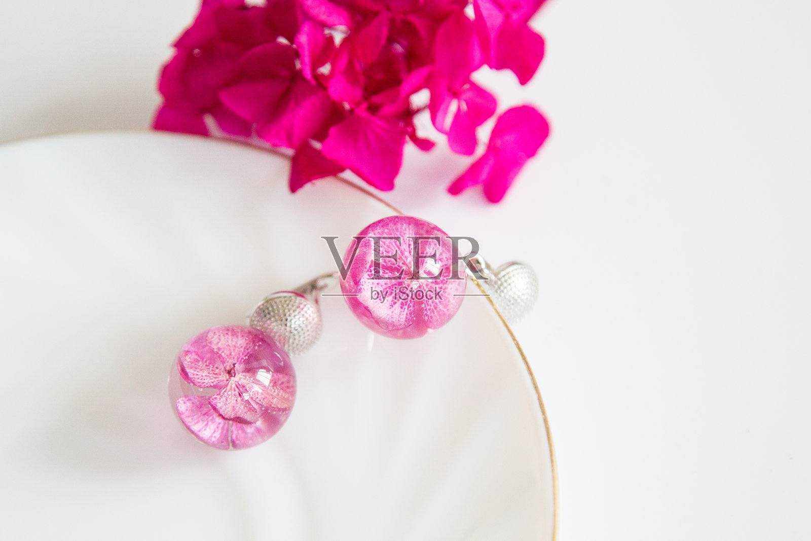 真花环氧树脂，珠宝照片摄影图片