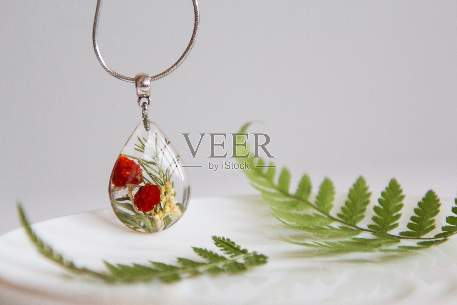 真花环氧树脂，珠宝照片摄影图片