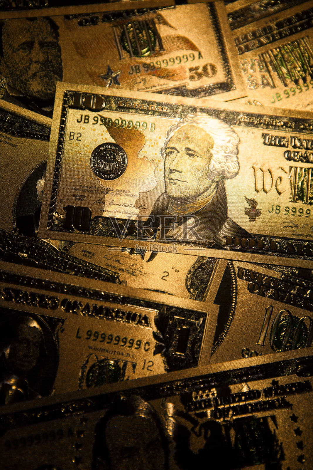 货币美国黄金美元钞票特写背景。照片摄影图片