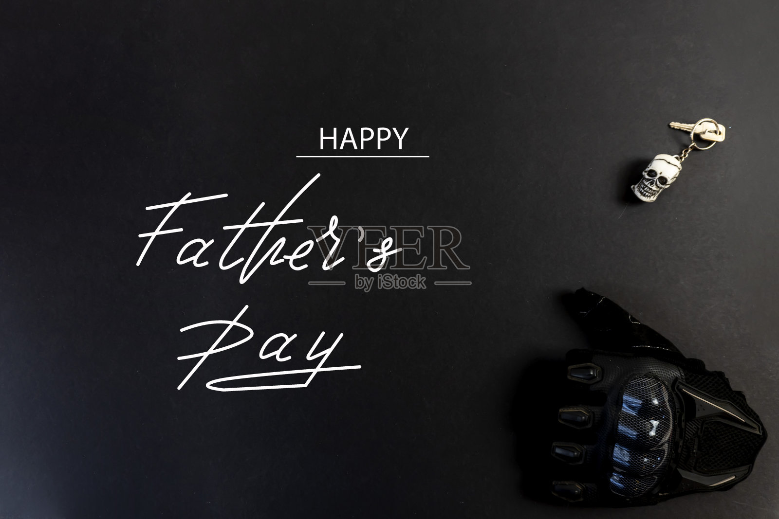 祝您父亲节快乐。平铺父亲节主题。黑色背景。关于汽车机械师和摩托车手，摩托车手照片摄影图片