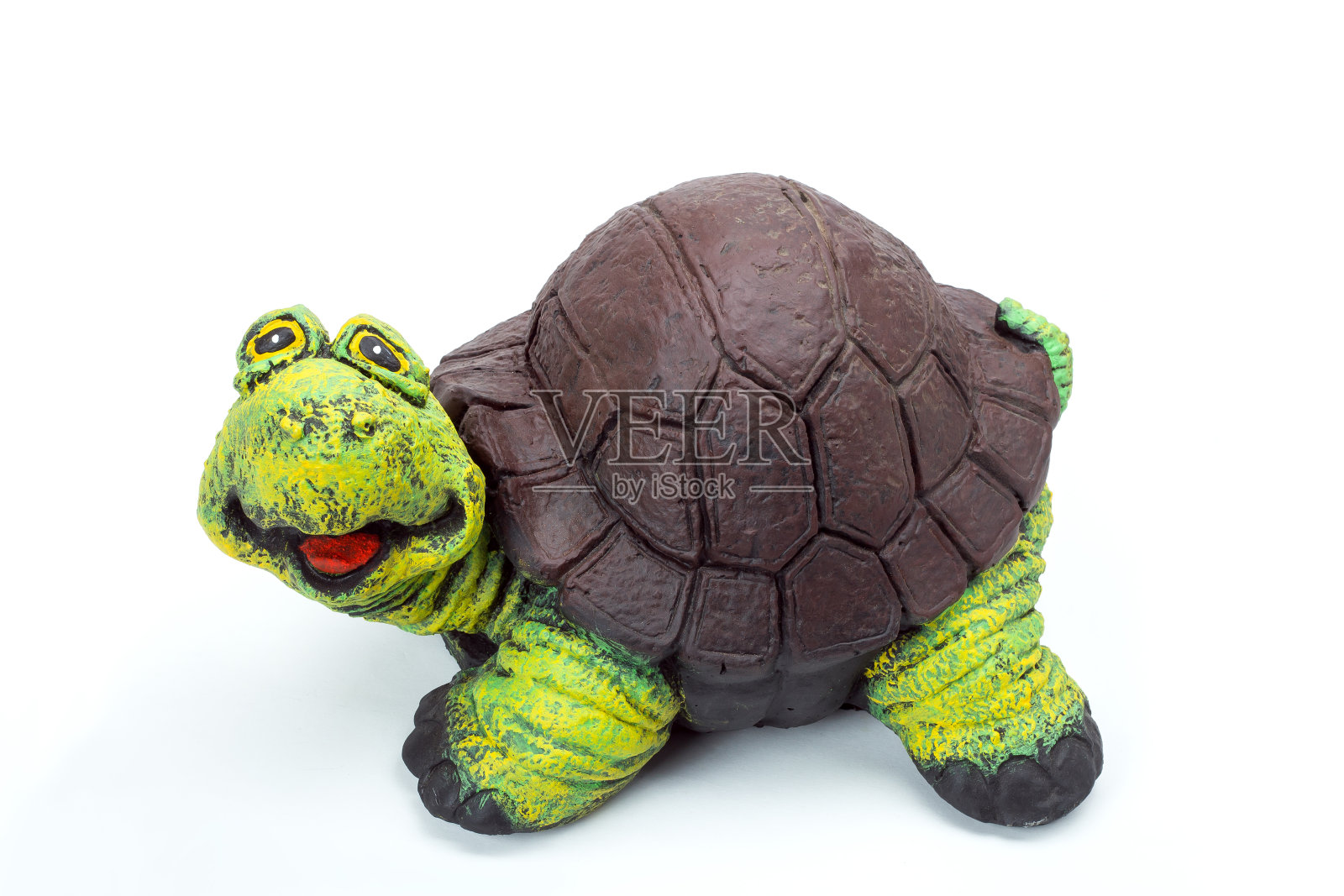 有趣的卡通龟园混凝土雕塑为后院或公园景观设计装饰，石头动物物体欢快孤立在白色的背景上，无人。照片摄影图片