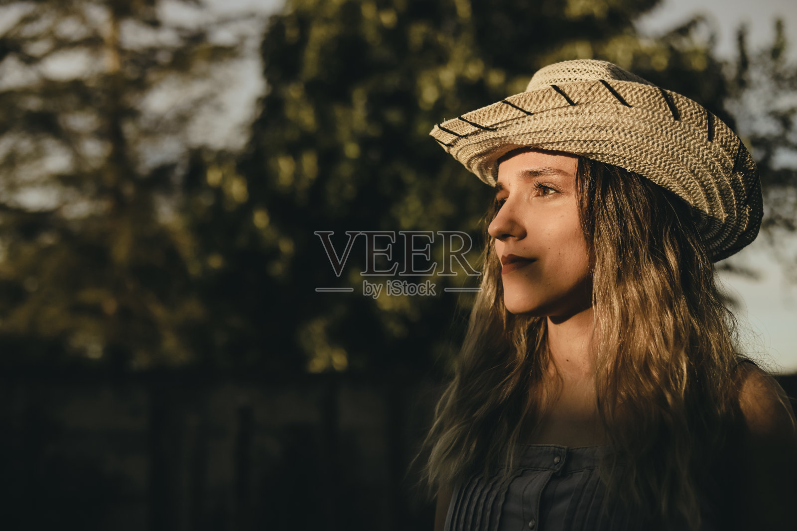 牛仔女人肖像照片摄影图片