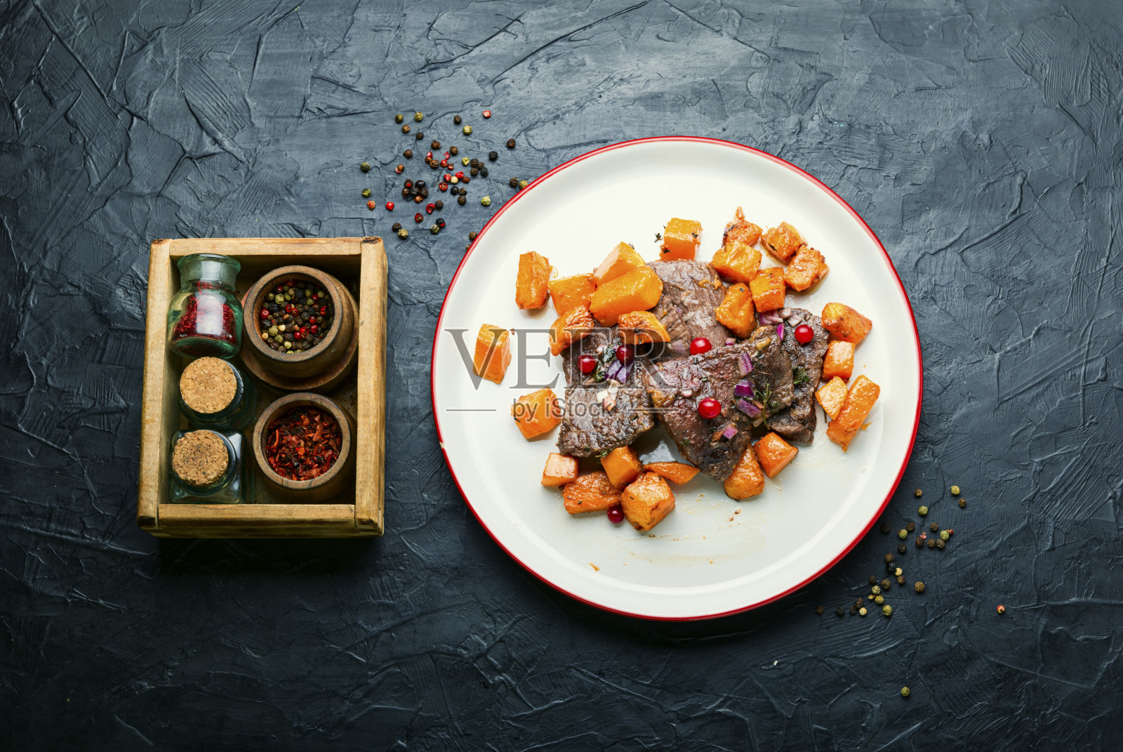 小牛肉配蔬菜照片摄影图片