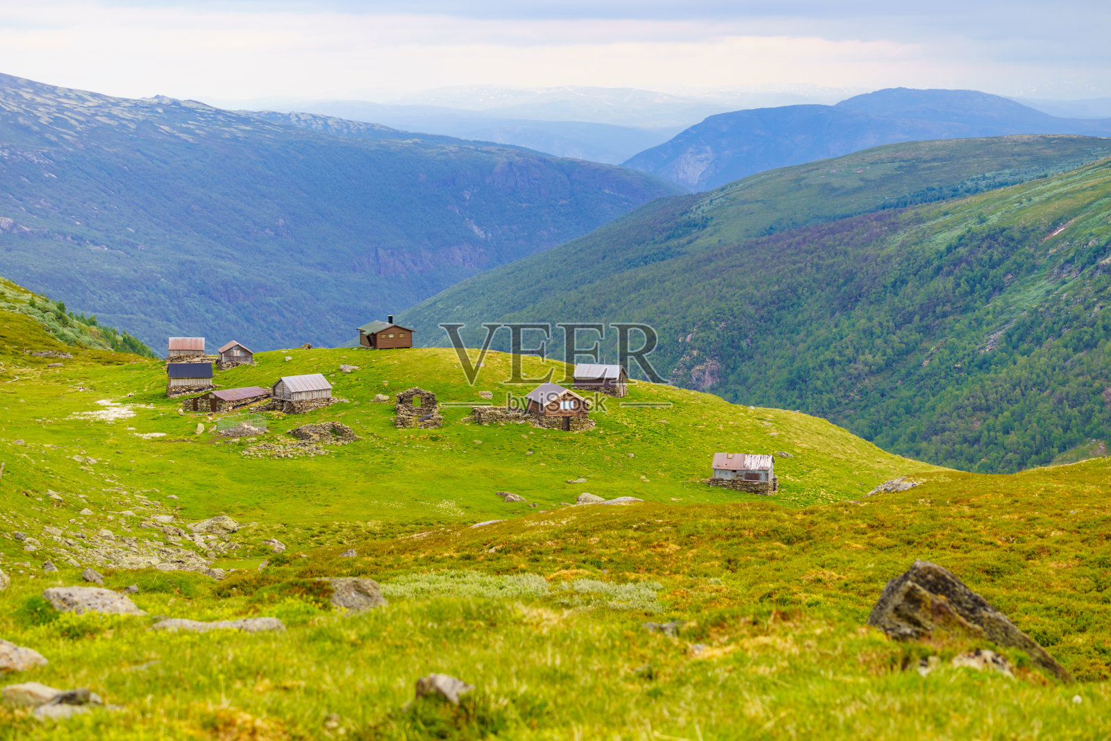 挪威山区夏季农场照片摄影图片