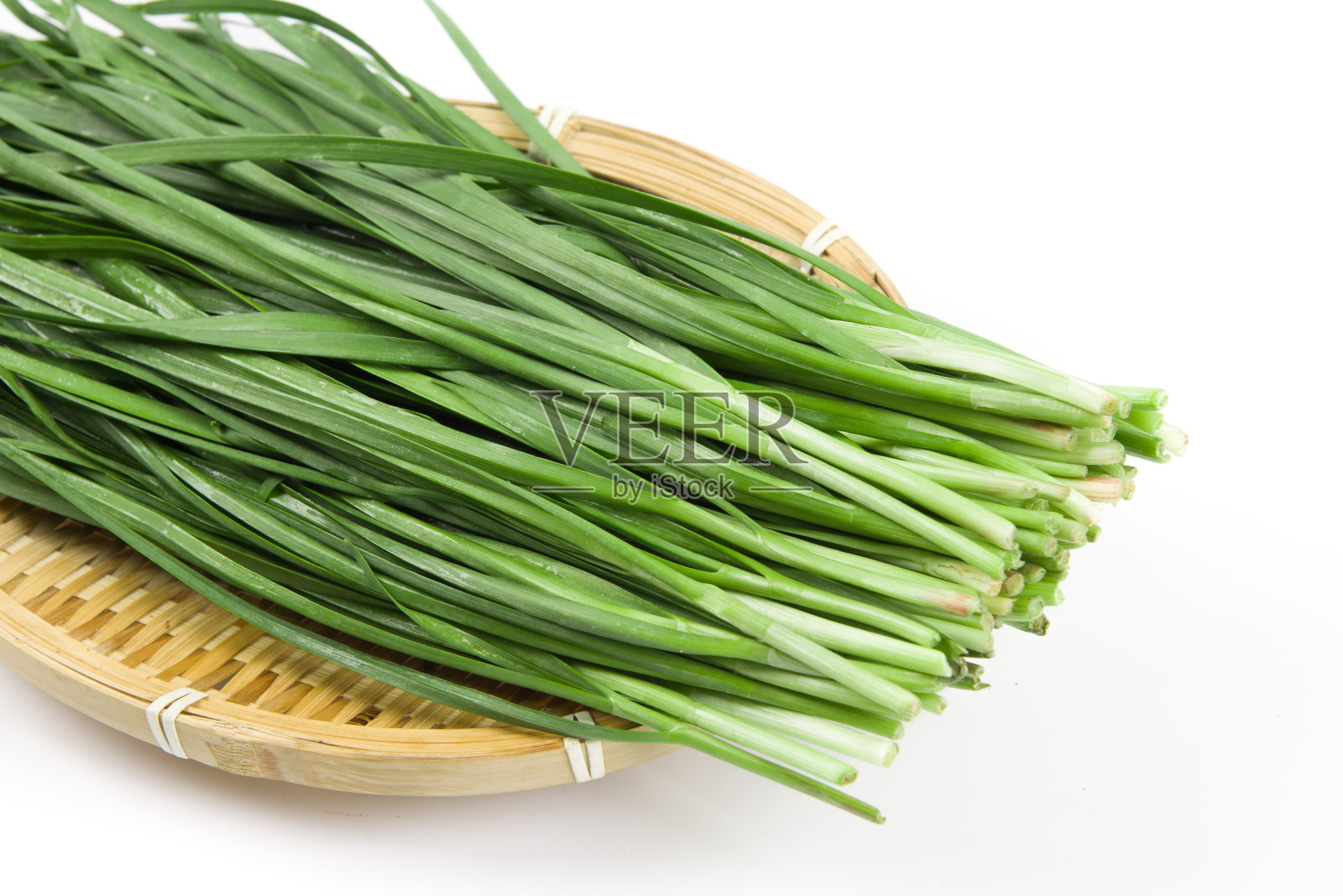 新鲜的中国韭菜，大蒜韭菜，白色背景照片摄影图片