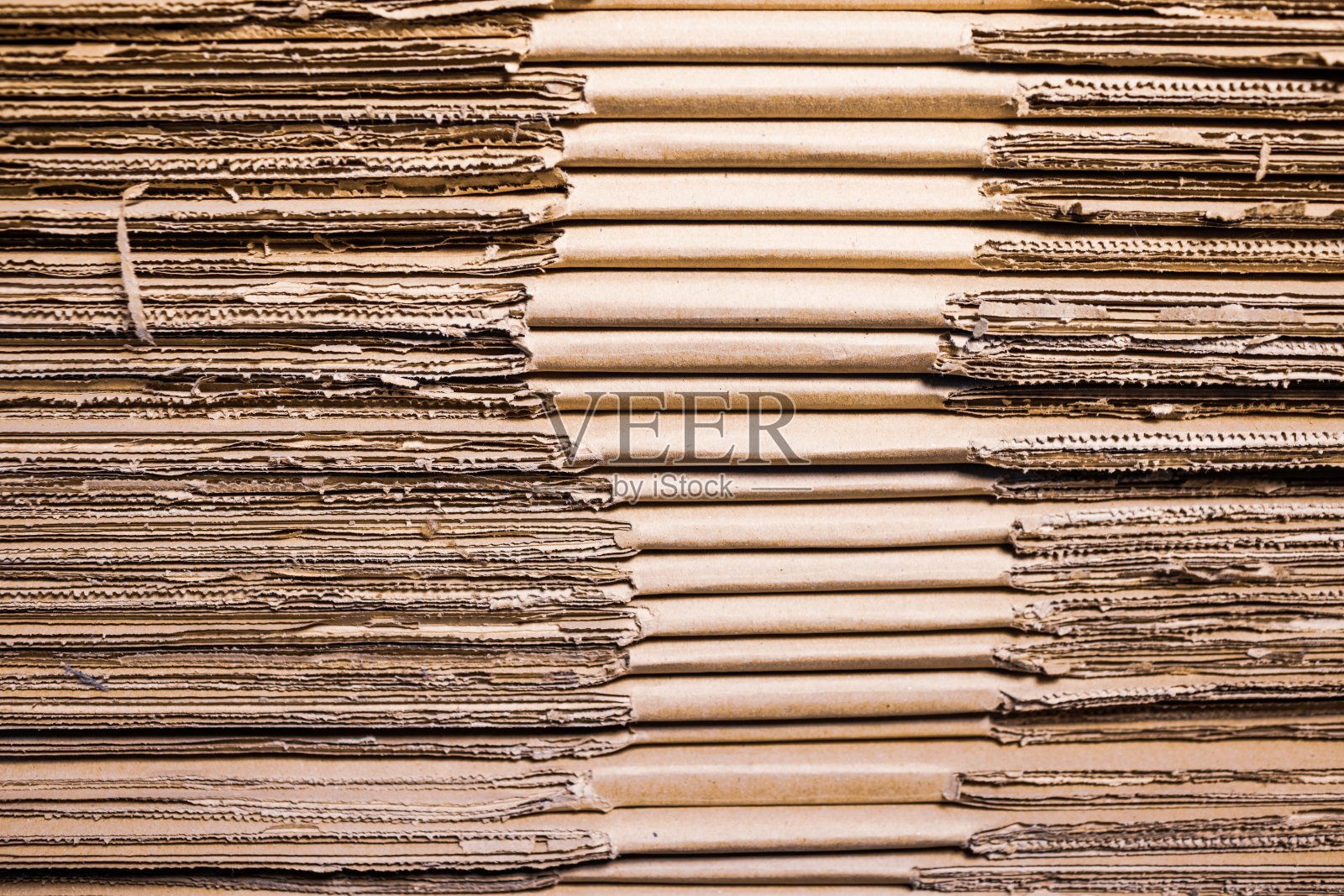 特写大纸板堆在上面照片摄影图片