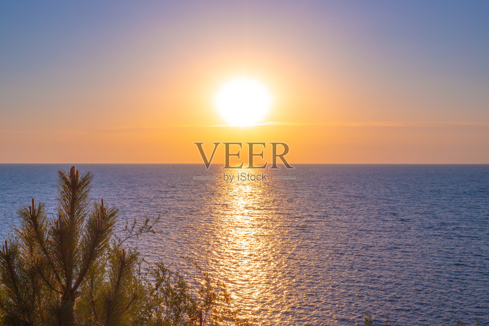 海面上的步道，夕阳西下。海景。暑假及旅游照片摄影图片