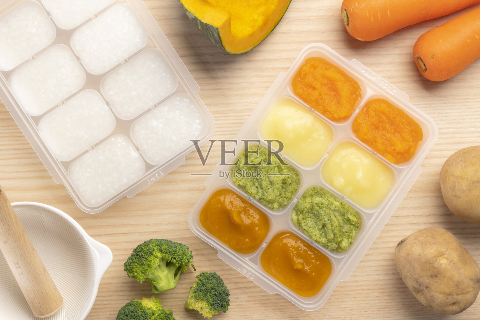 自制的婴儿食品配蔬菜泥照片摄影图片