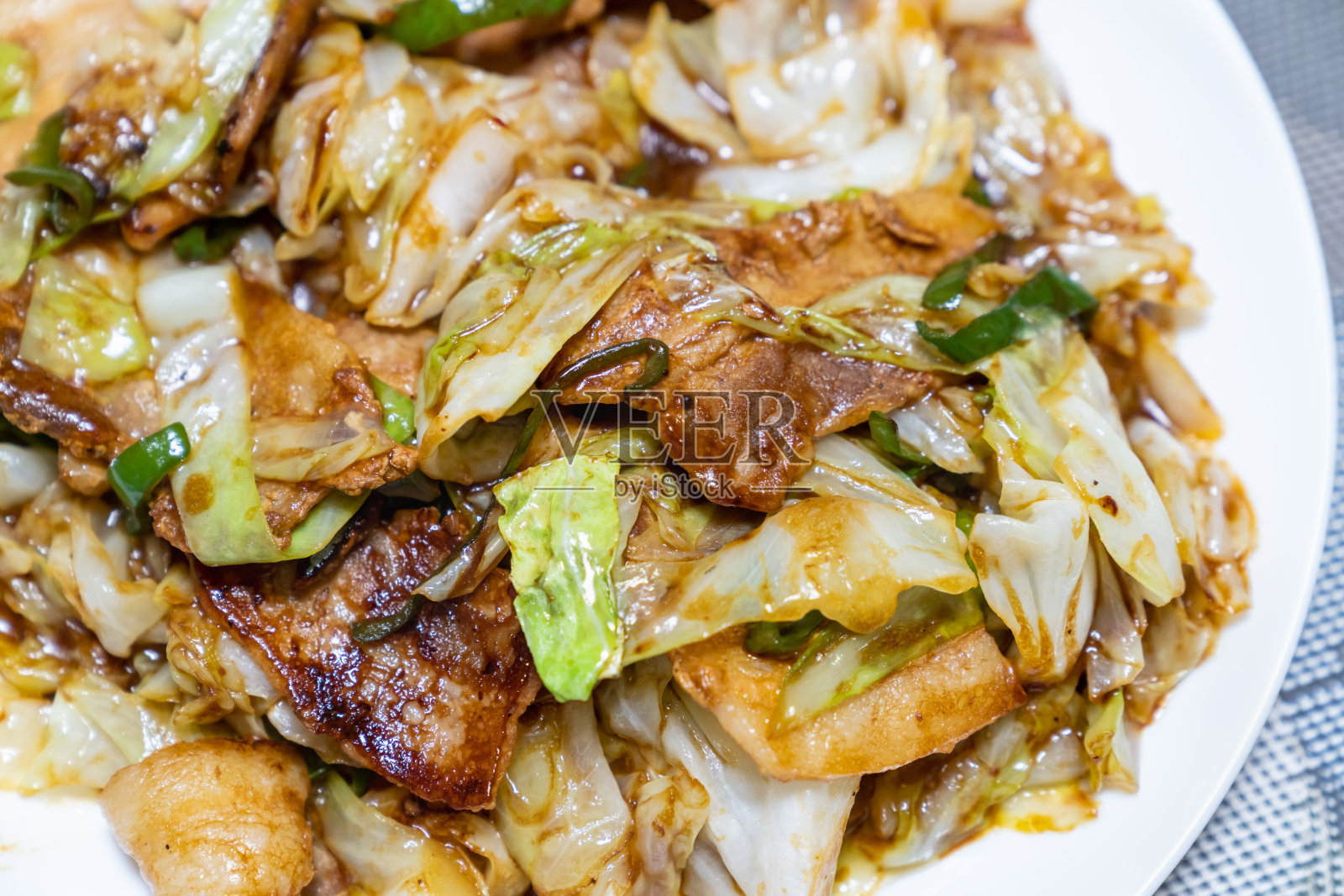 一张看起来很美味的回锅肉的照片。中国食物的形象。照片摄影图片