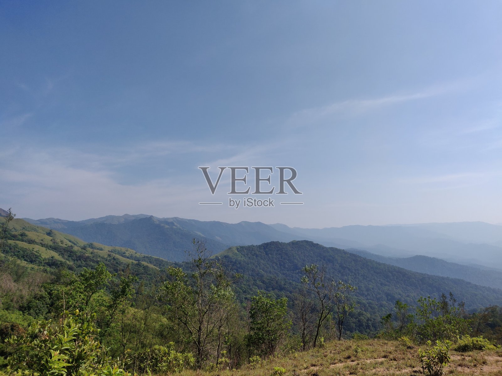 从山顶俯瞰照片摄影图片