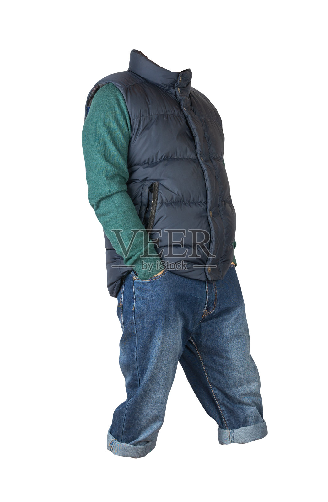 牛仔深蓝短裤，针织毛衣和深蓝夹克，没有袖子孤立在白色背景照片摄影图片