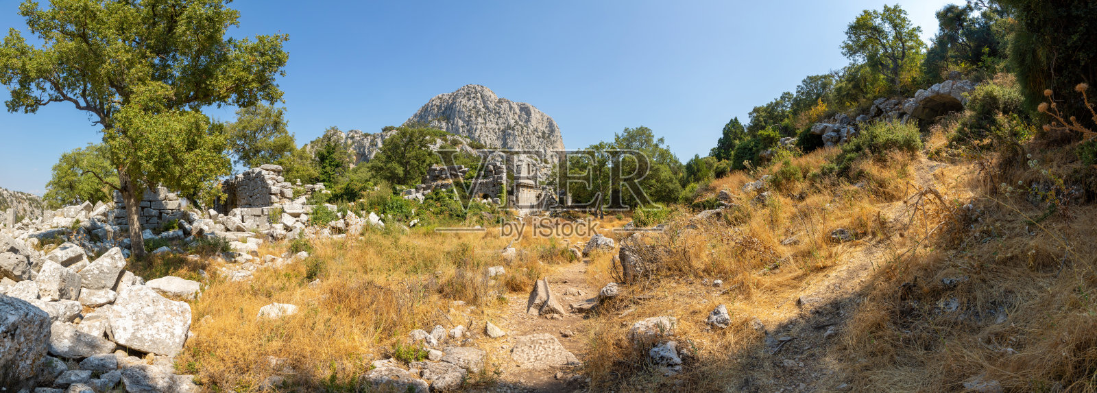 土耳其安塔利亚附近没有游客的特尔梅索斯古城遗址照片摄影图片