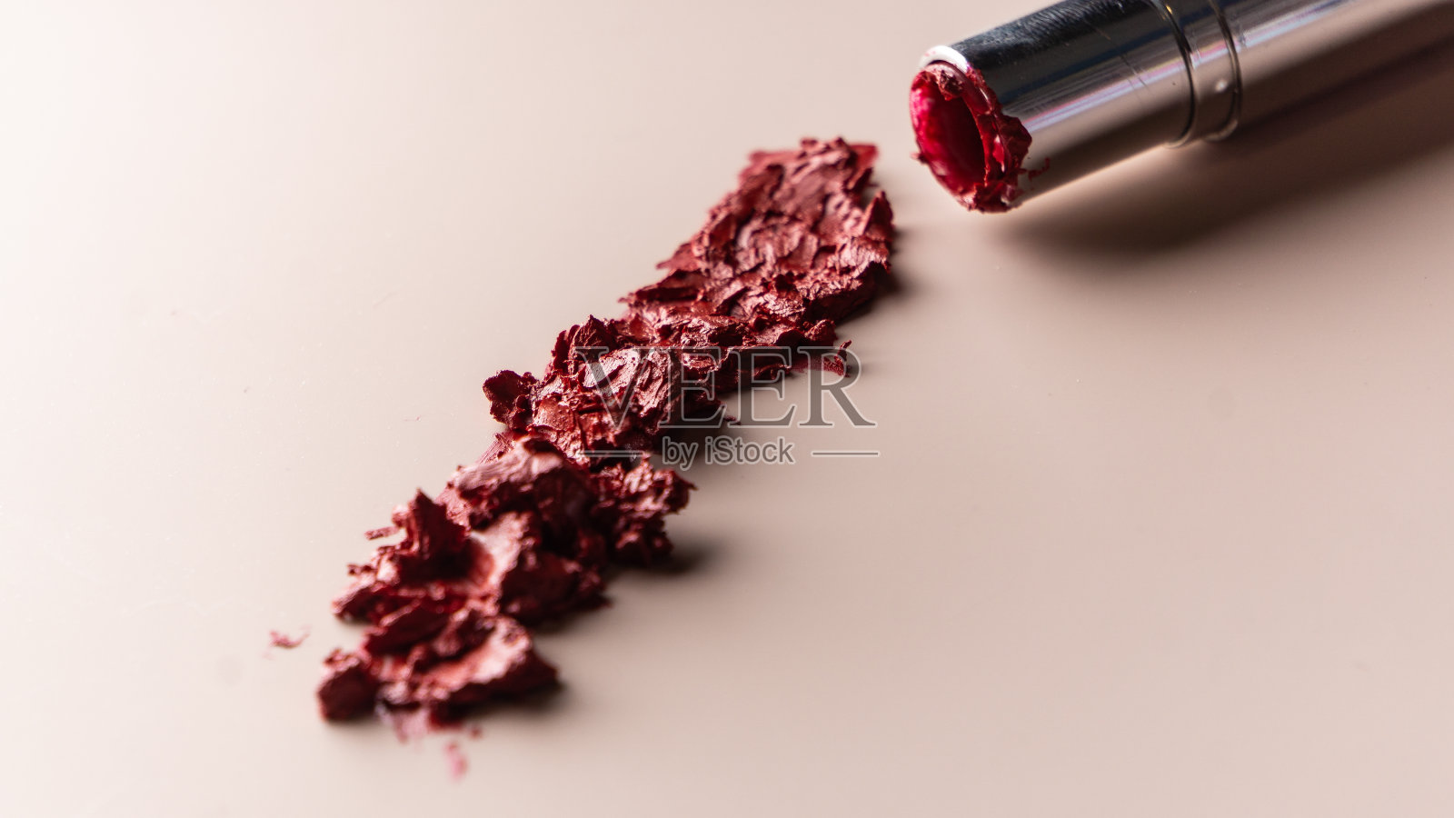 选择性聚焦，碎唇膏，红色照片摄影图片