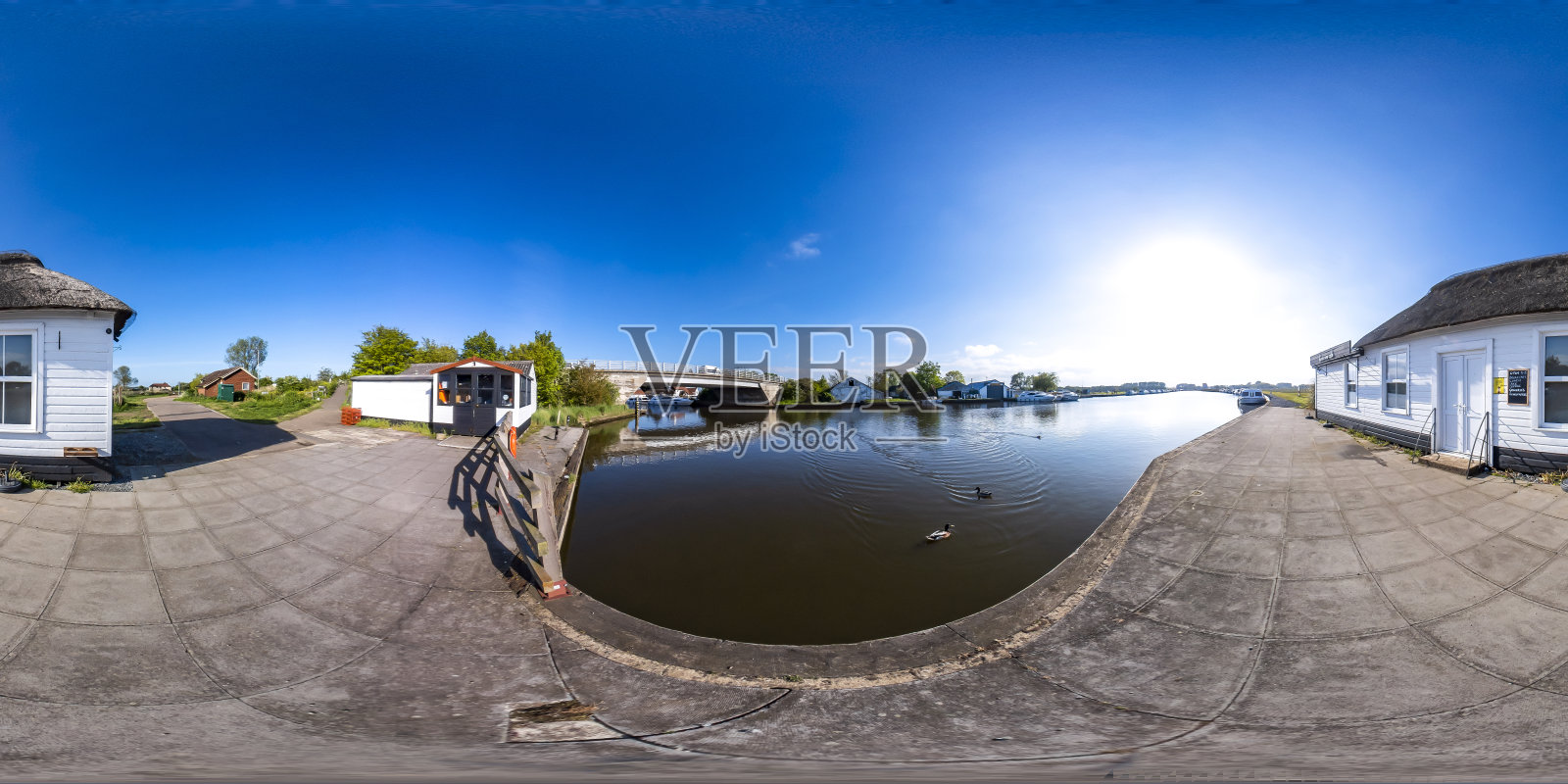 360度全景图-在诺福克村庄的耶尔河照片摄影图片