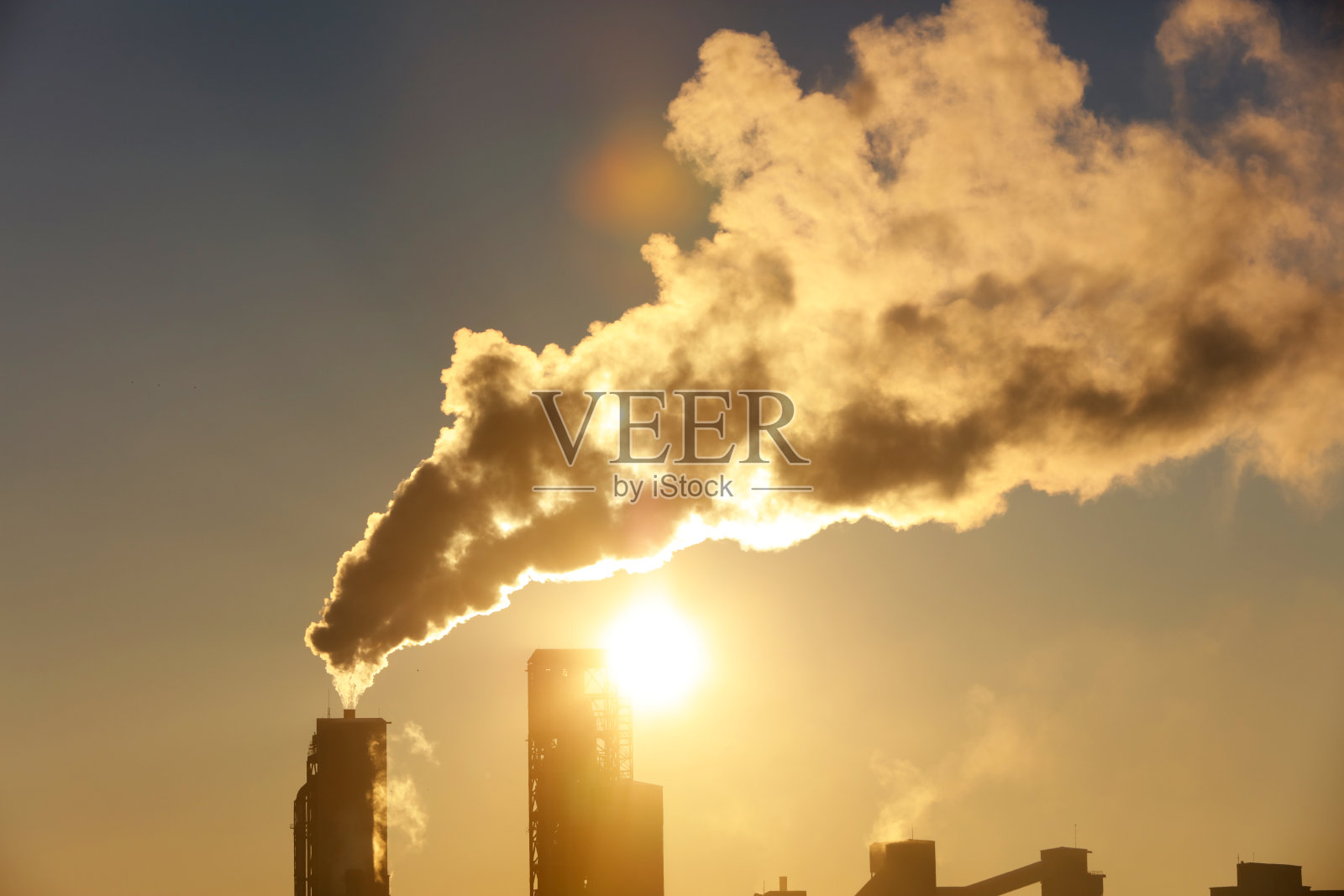 空气污染来自管道和工厂照片摄影图片