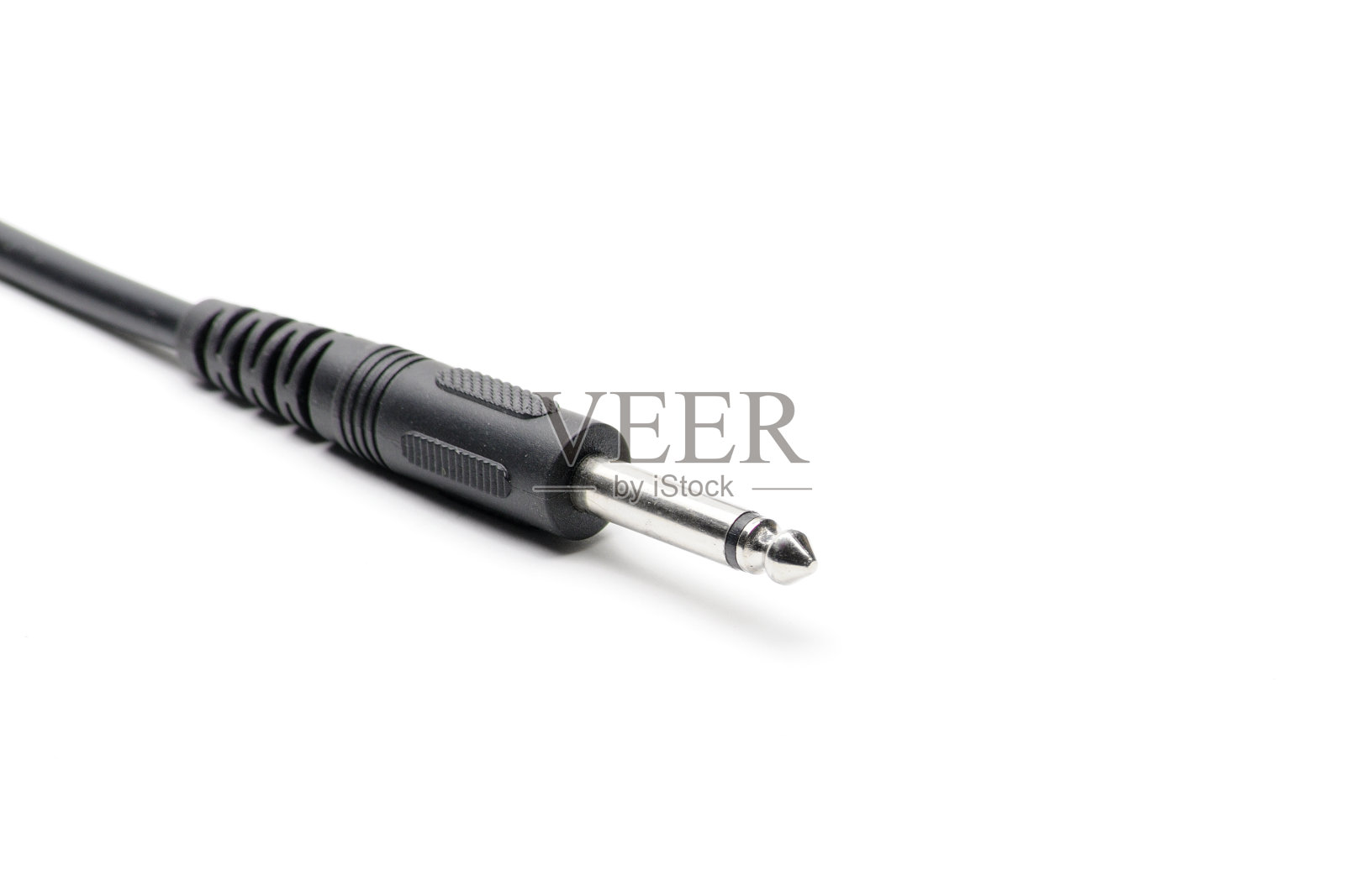 带有XLR和TRS插孔连接器的音频线，用于白色背景上的麦克风和专业音频设备照片摄影图片