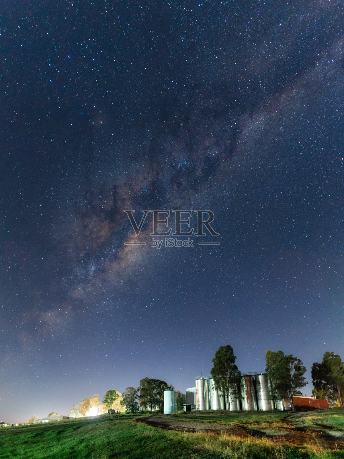 筒仓和夜空照片摄影图片