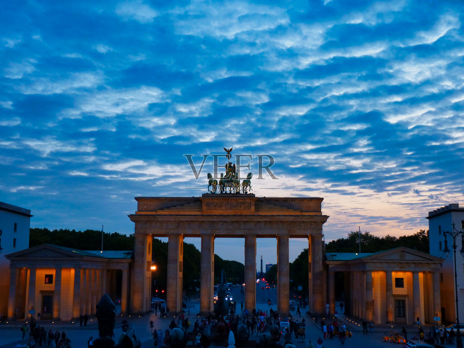 勃兰登堡门的日落。柏林。照片摄影图片