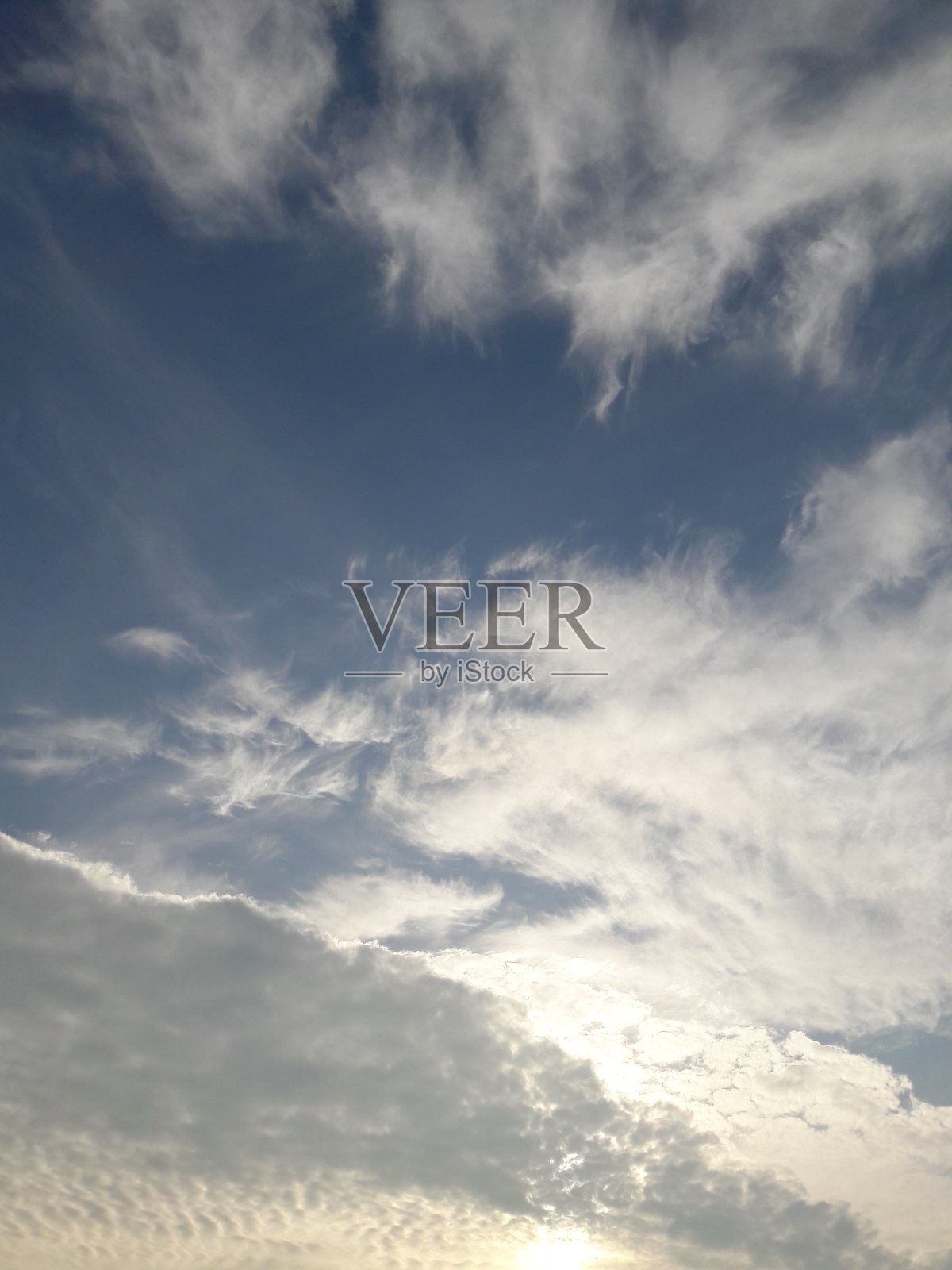 日出照片与云的背景和早晨的天空照片摄影图片